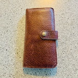 Portland Leather Goods Women’s Bifold Wallet. Color is Nutmeg.